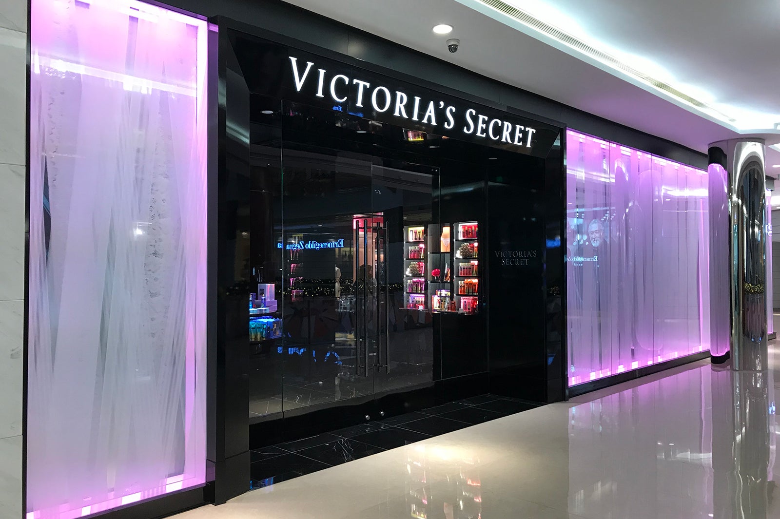 「ヴィクトリアズ・シークレット」2階