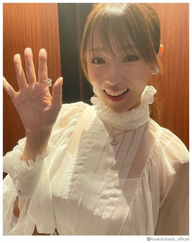 2年ぶり連ドラ主演復帰の深田恭子、今年初投稿で“久しぶりのドレス”公開「かわいい」「元気そうでよかった」と反響