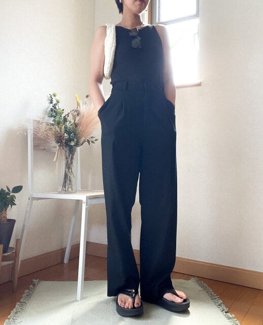 タックワイドパンツ　シンプル　コーデ