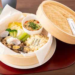 きのことあさりのせいろ 税込2,090円(C)日向夏/イマジカインフォス イラスト:しのとうこ