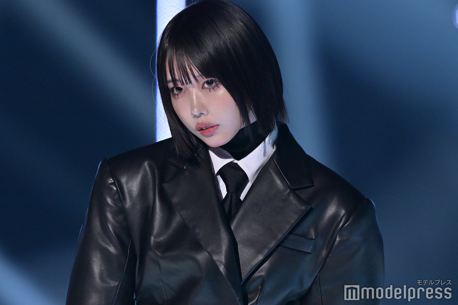 あの、スラリ美脚に釘付け アイメイク×レザーでモードな空気纏う＜TGC2023A／W＞