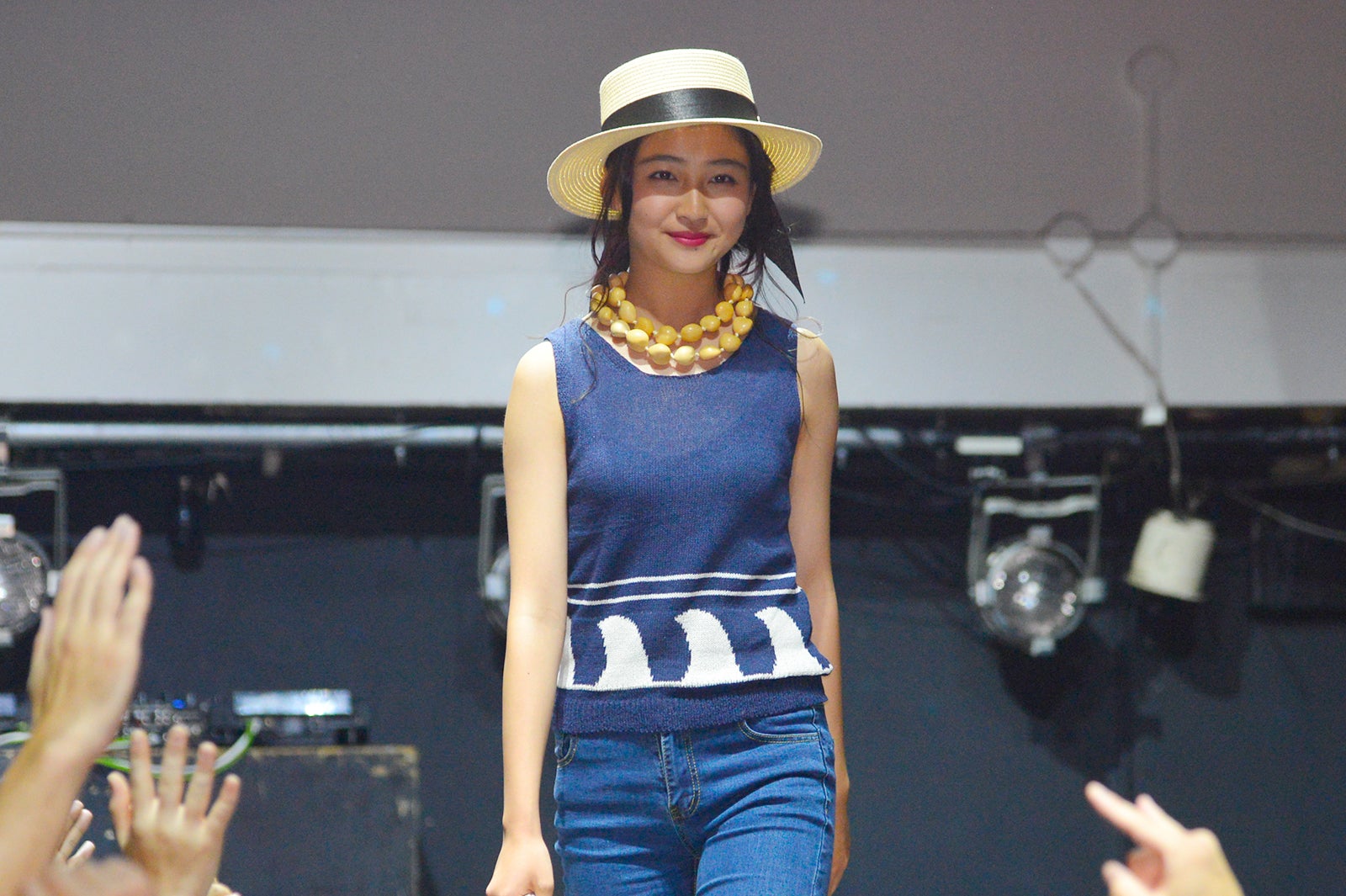 涼海花音（画像提供：Tokyo Street Collection　撮影協力：千株式会社）