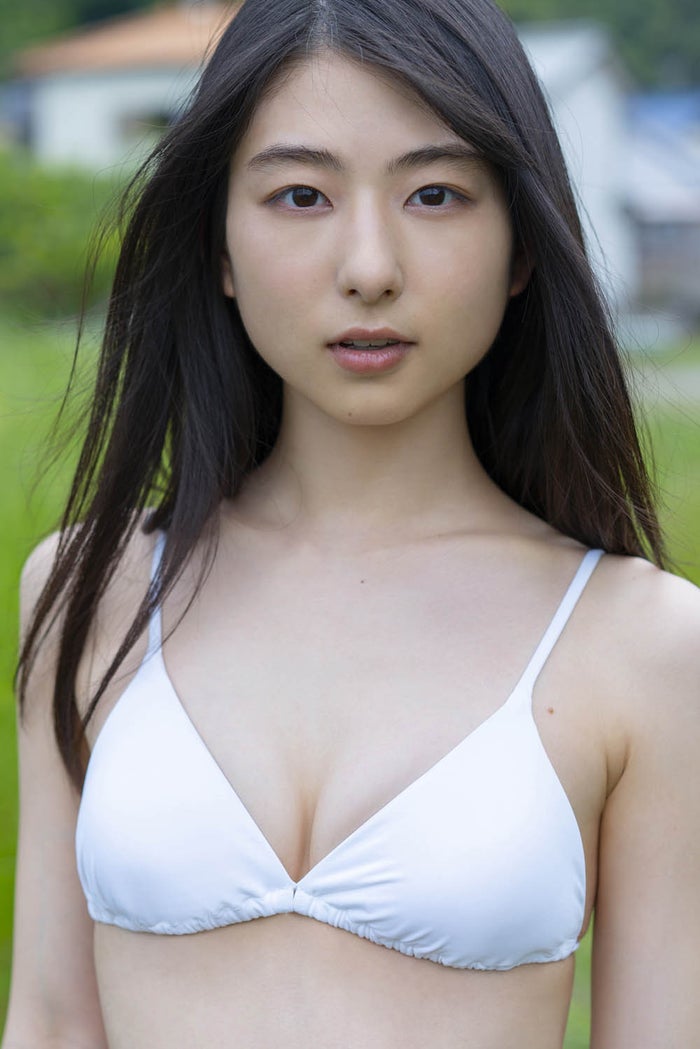 若手女優 川村海乃 初水着で美バスト披露 モデルプレス