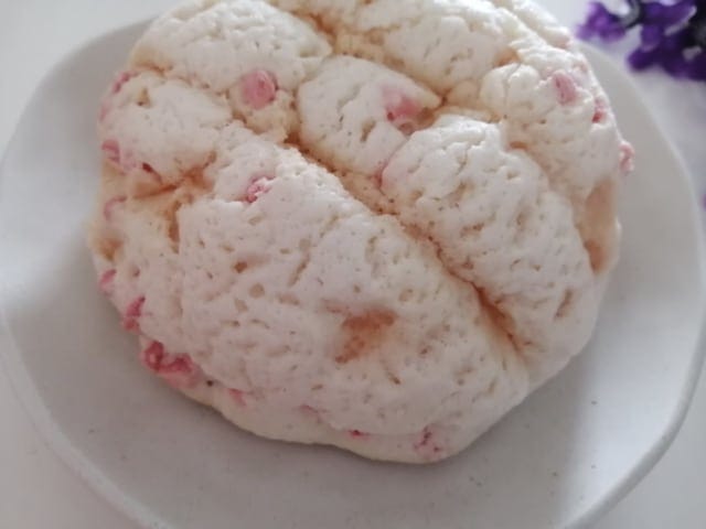 《ローソン》いちごメロンパン上から