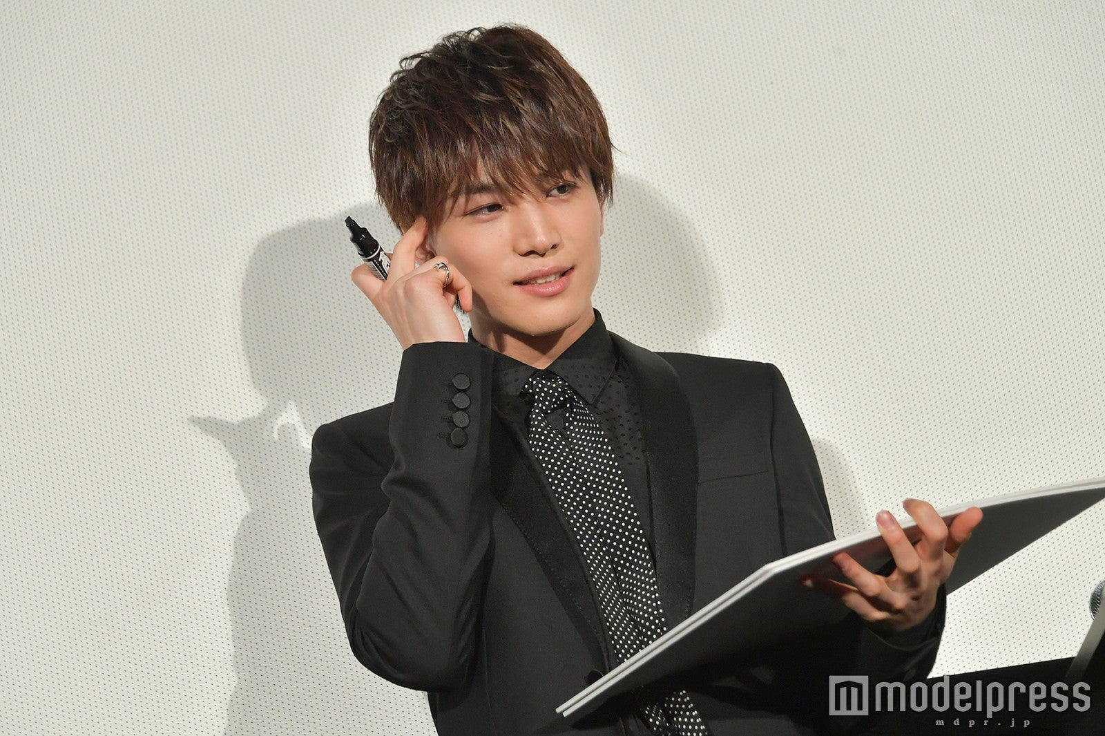 答えを考える岩田剛典②（C）モデルプレス