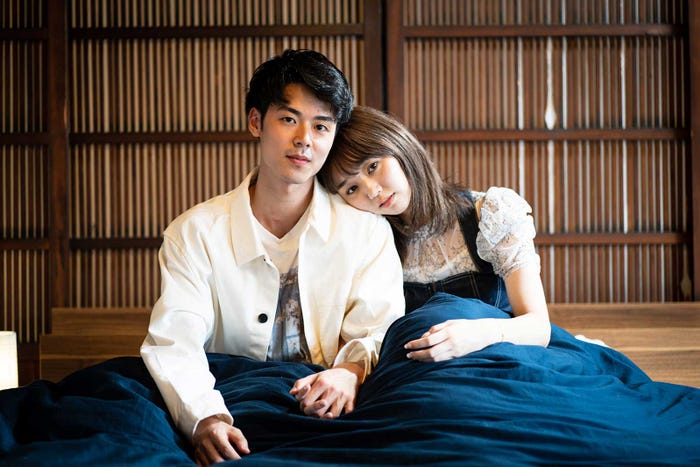 北條慶、江野沢愛美『恋愛ドラマな恋がしたい~Kiss On The Bed~』(C)AbemaTV, Inc.