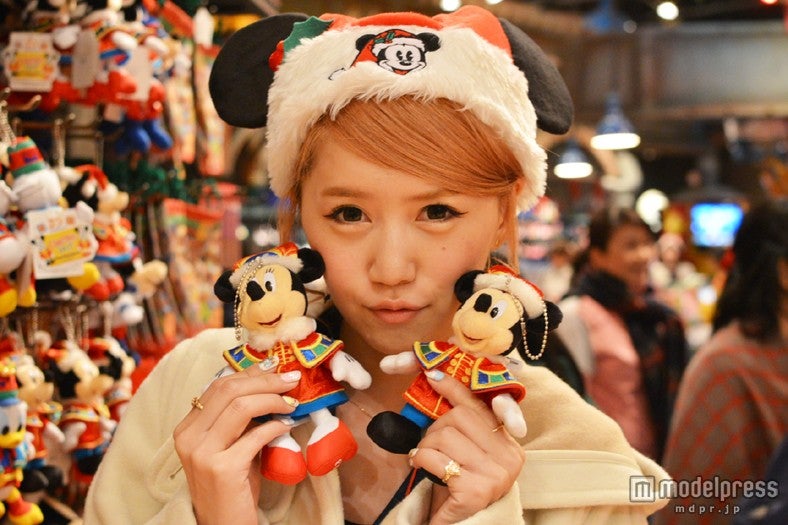 パーク内には可愛いグッズがいっぱい／モデル：河西里音