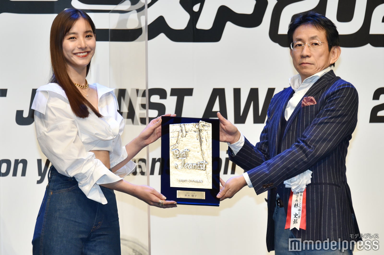 （左）新木優子（C）モデルプレス