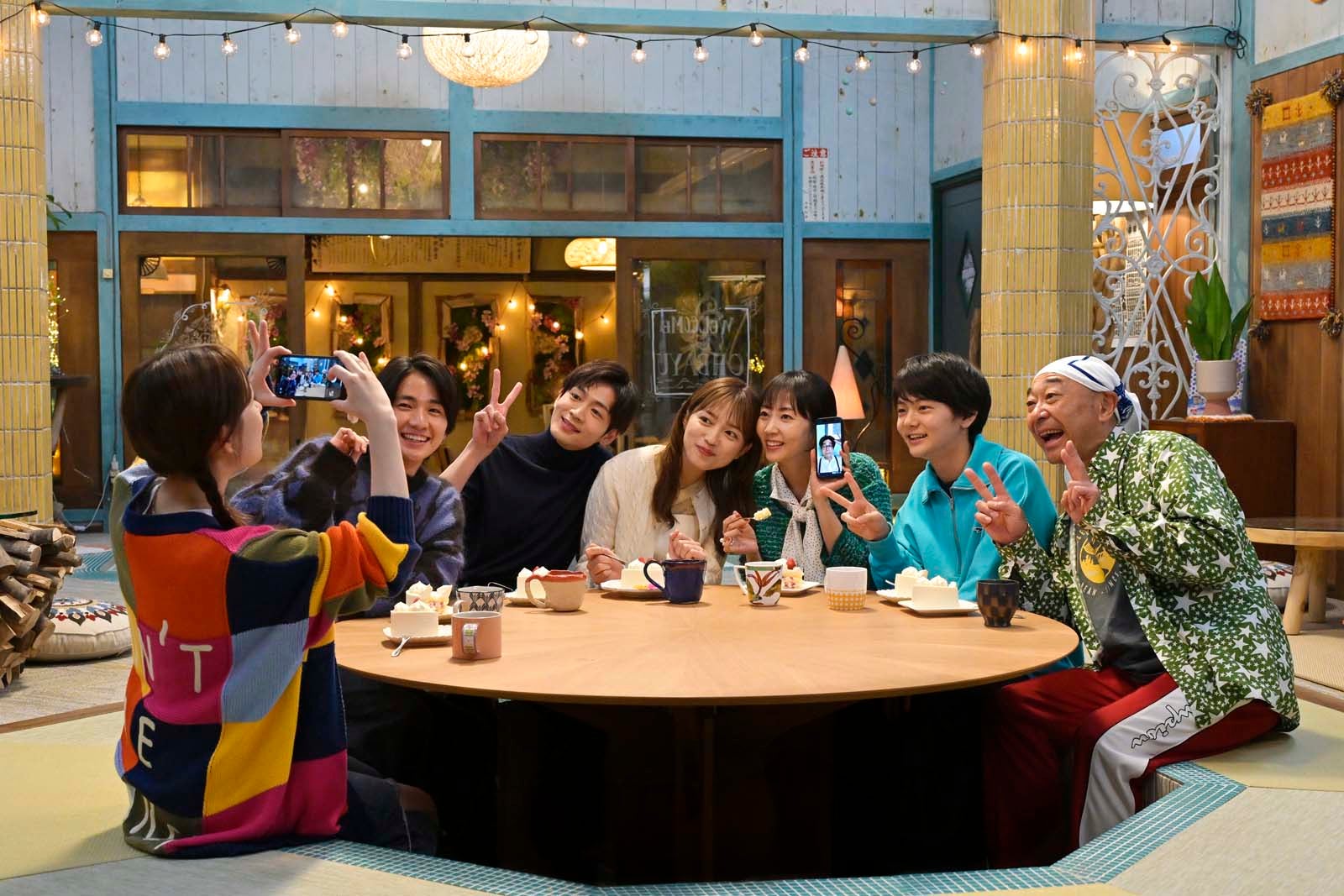 （左から）畑芽育、木戸大聖、松下洸平、川口春奈、木南晴夏、齋藤潤、高橋克実「9ボーダー」最終話より（C）TBS