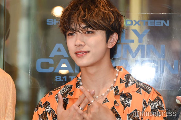 DXTEENポーズをする平本健(C)モデルプレス
