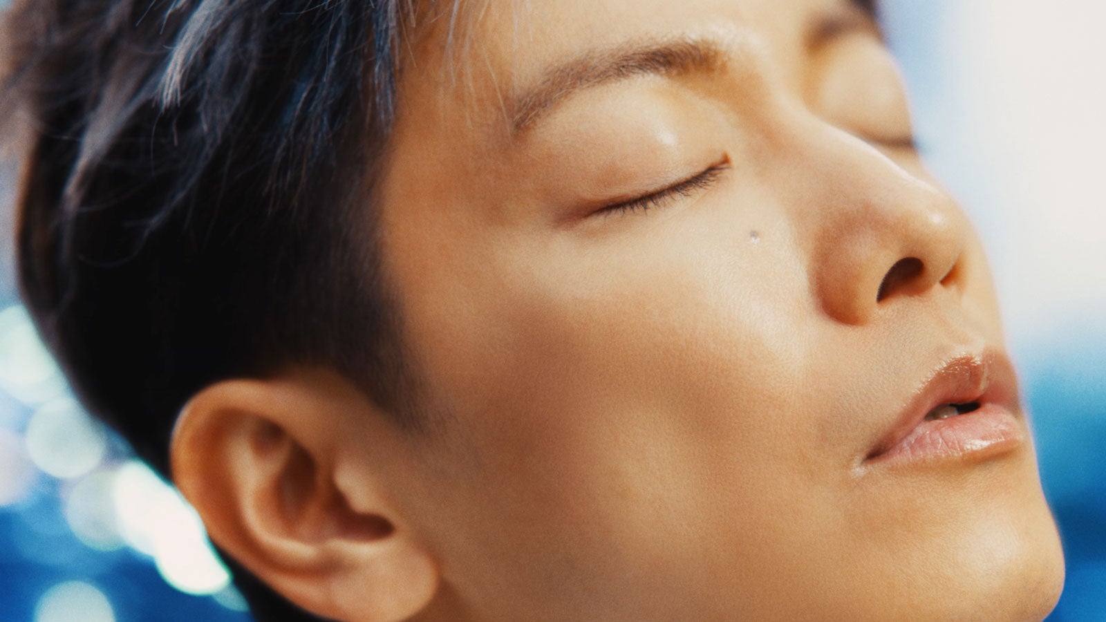 佐藤健CM『顔には、天然だろ。』篇より（提供写真）