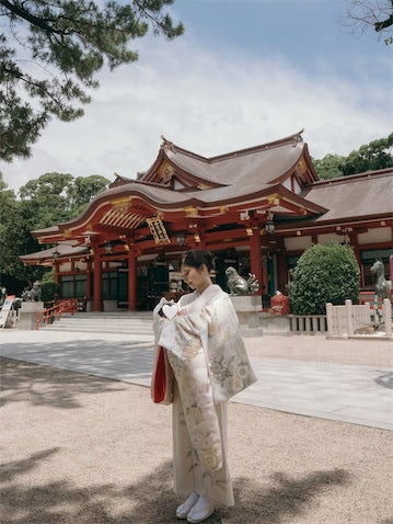 サッカー堂安律の妻、上品な着物姿で第1子のお宮参り「こんな綺麗なママいません」と反響