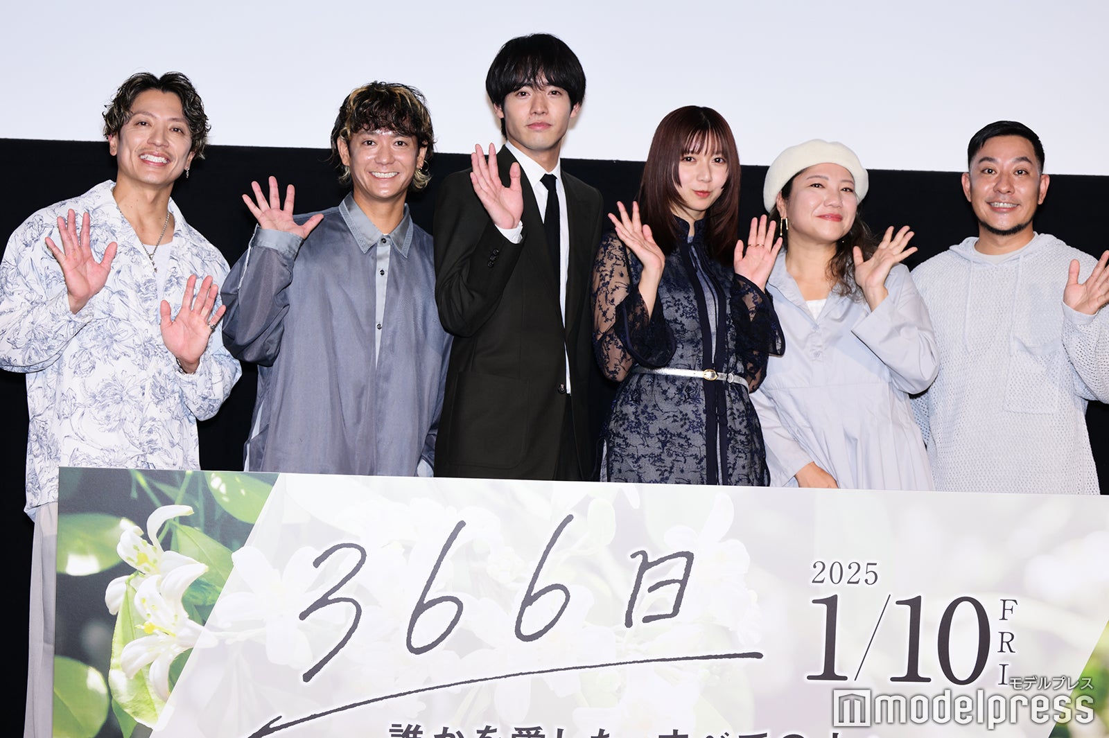 （左から）許田信介、新里英之、赤楚衛二、上白石萌歌、仲宗根泉、名嘉俊（C）モデルプレス