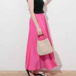 ショッキングピンクに合う色は6色 何色の服を組み合わせたファッションコーデがおしゃれ モデルプレス