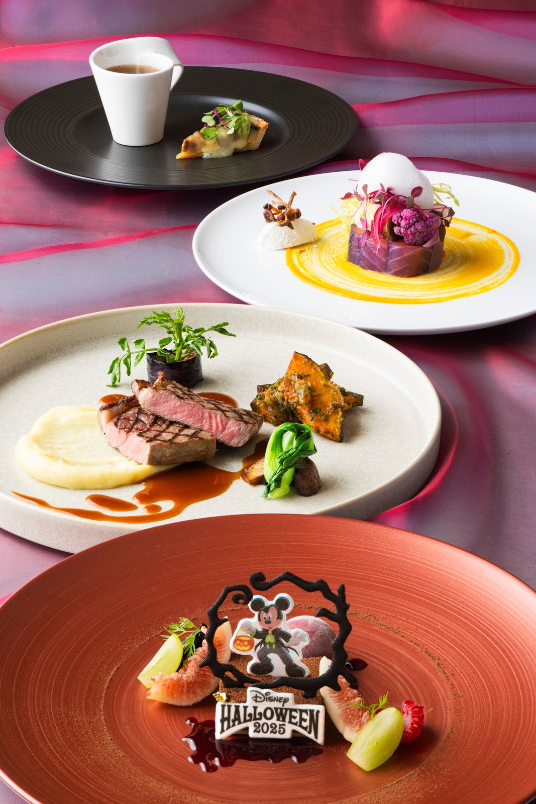 エンパイア・グリル（カリフォルニア料理） “ディズニー・ハロウィーン” スペシャルディナー（C）Disney