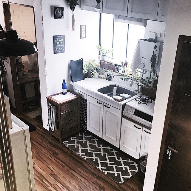 古いキッチンのおしゃれリメイク術 まるでリフォームしたかのように大変身 モデルプレス