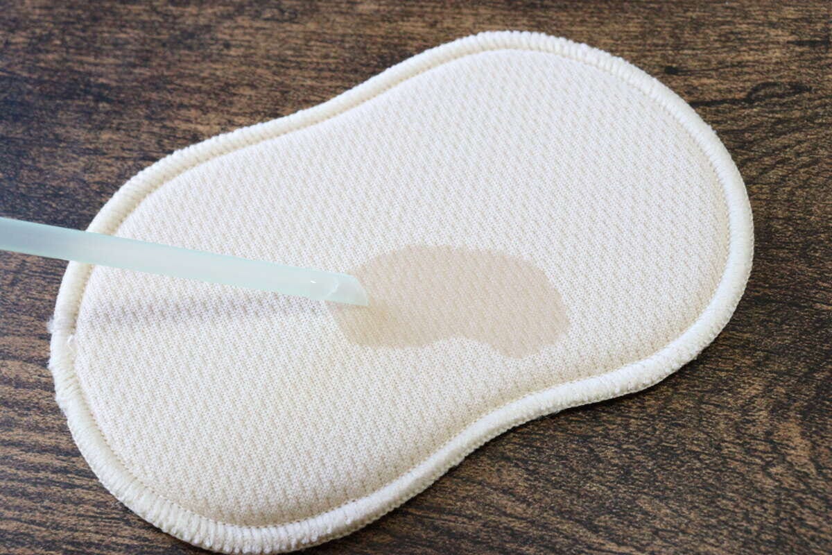 胸元汗とりパッド　吸水