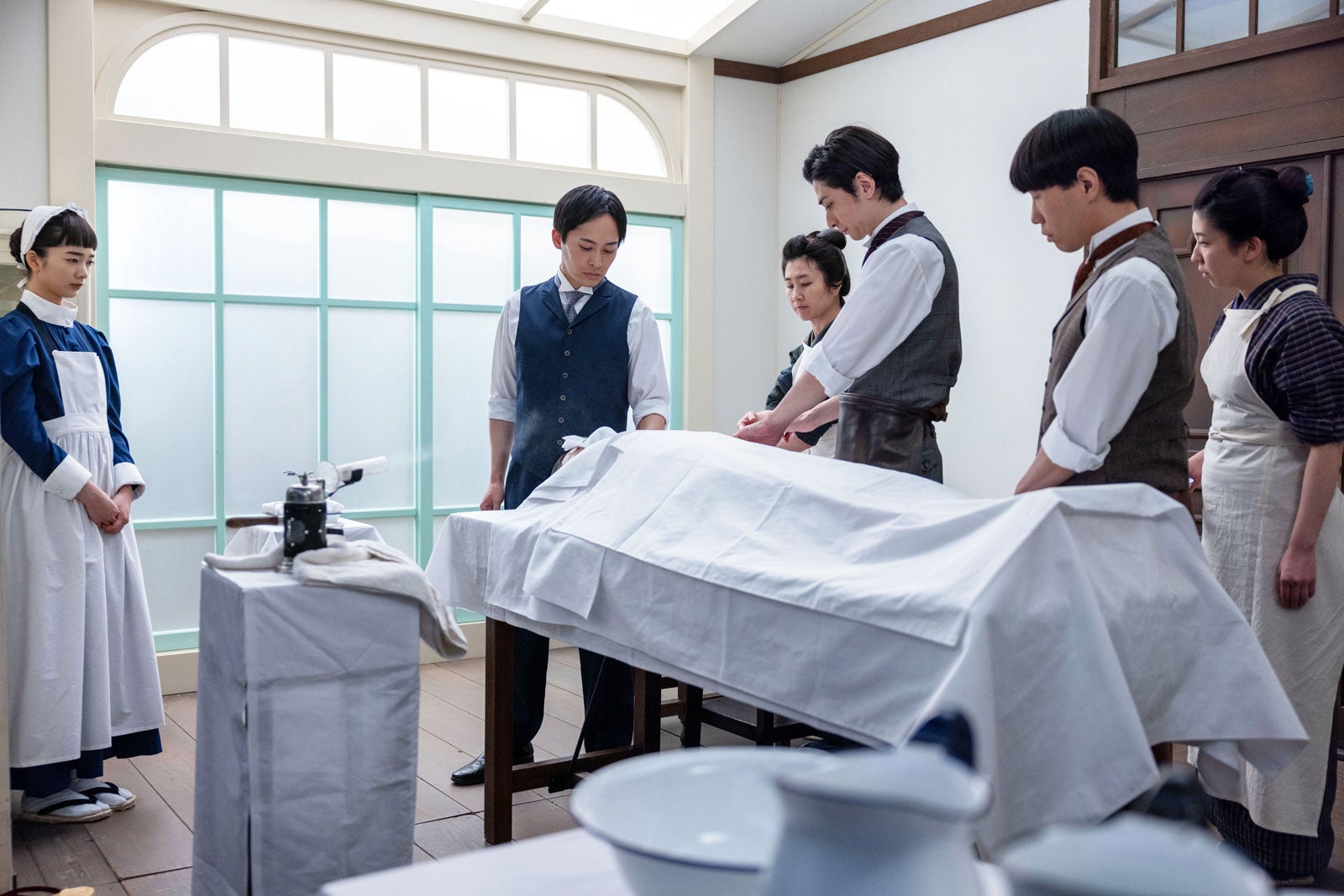 見上愛、平埜生成、猫背椿、古川雄大、坂口涼太郎ら「風、薫る」第41話（C）NHK