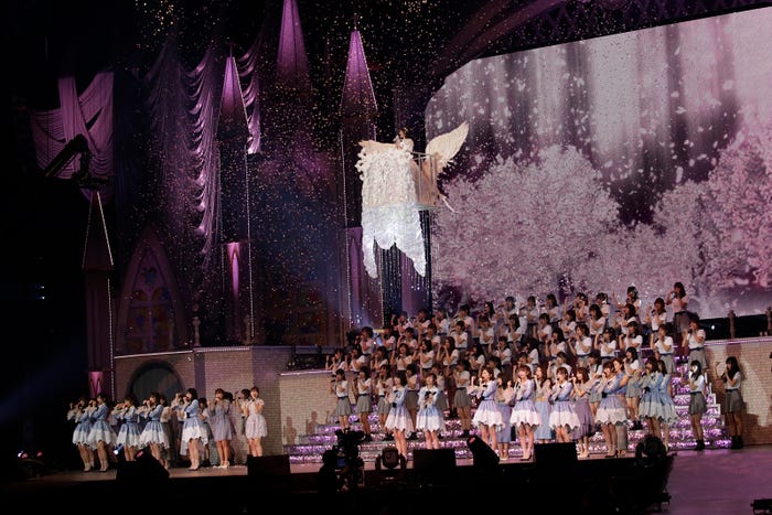 「渡辺麻友卒業コンサート~みんなの夢が叶いますように~」(C)AKS