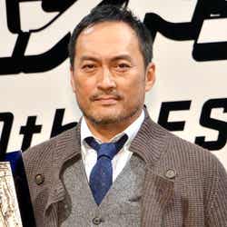 第30回「ベストジーニスト2013」の「協議会選出部門 特別賞」を受賞した渡辺謙