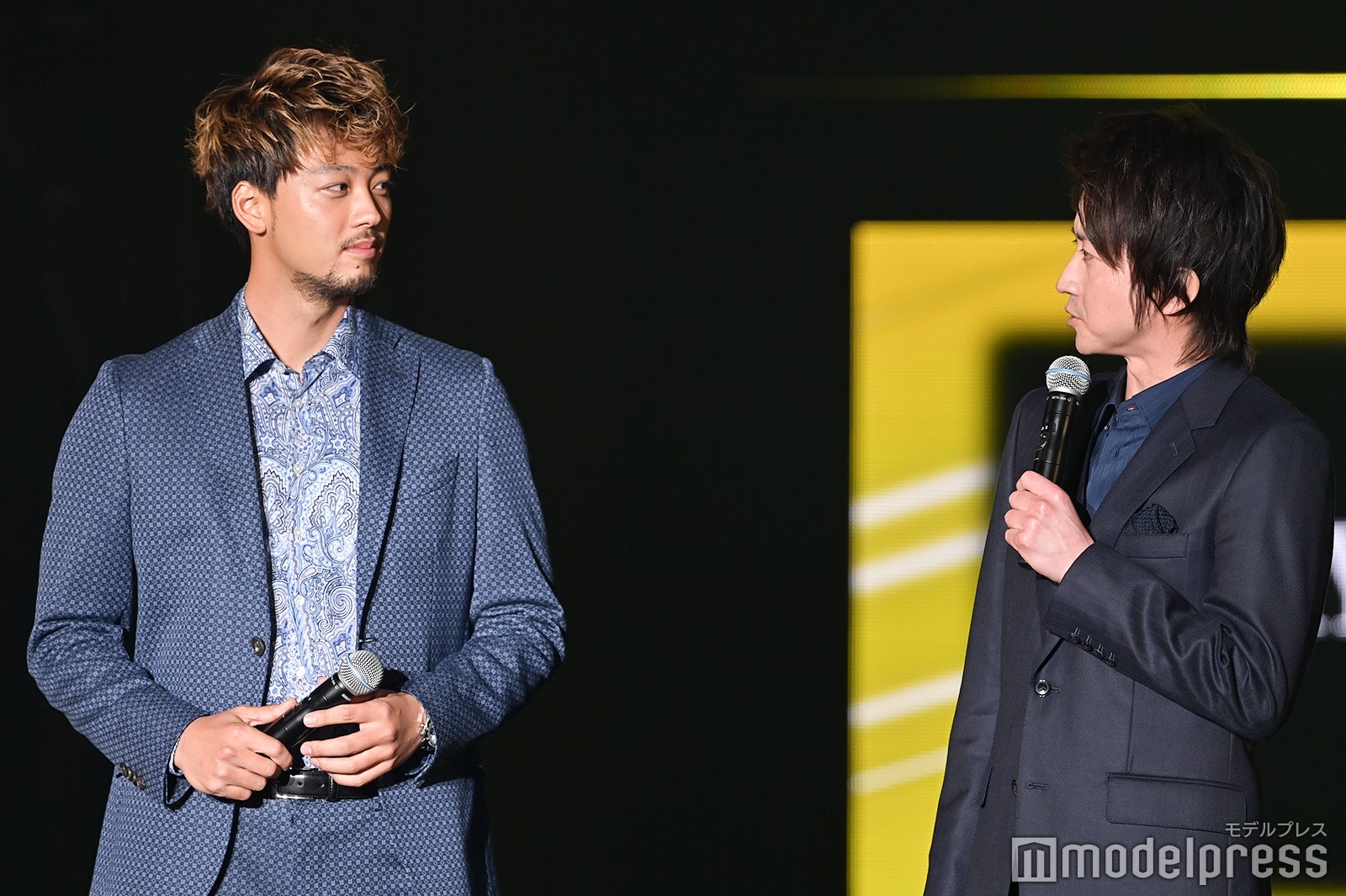 竹内涼真＆藤原竜也（C）モデルプレス