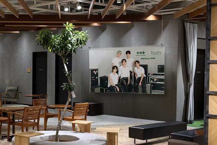 渋谷スクランブルスクエア店/(C)BIGHIT MUSIC & HYBE. All Rights Reserved.