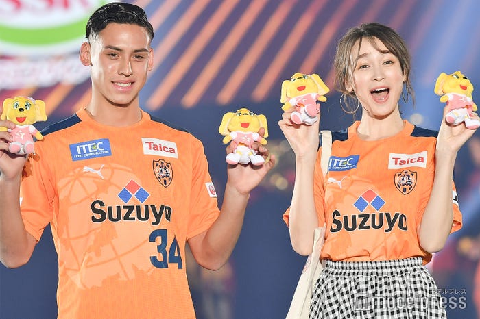 清水エスパルス ノリエガ・エリック選手、藤井サチ「TGCしずおか2020」 (C)モデルプレス