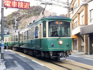 江ノ電の市道上軌道 電車と車が接触 鎌倉 1人軽傷 モデルプレス