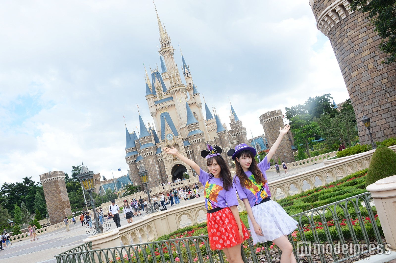 モデル：山本沙樹（左）、田方萌子（右）／（C）モデルプレス