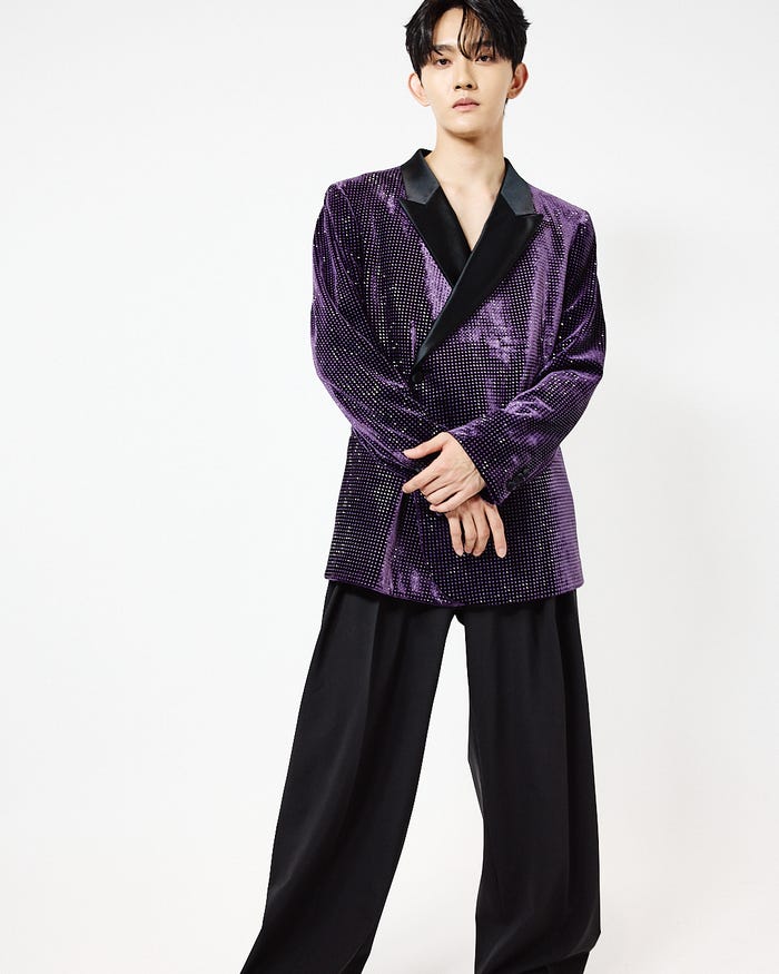 田島将吾「エンポリオ アルマーニ24春夏ウィメンズコレクションショー」より(提供写真)