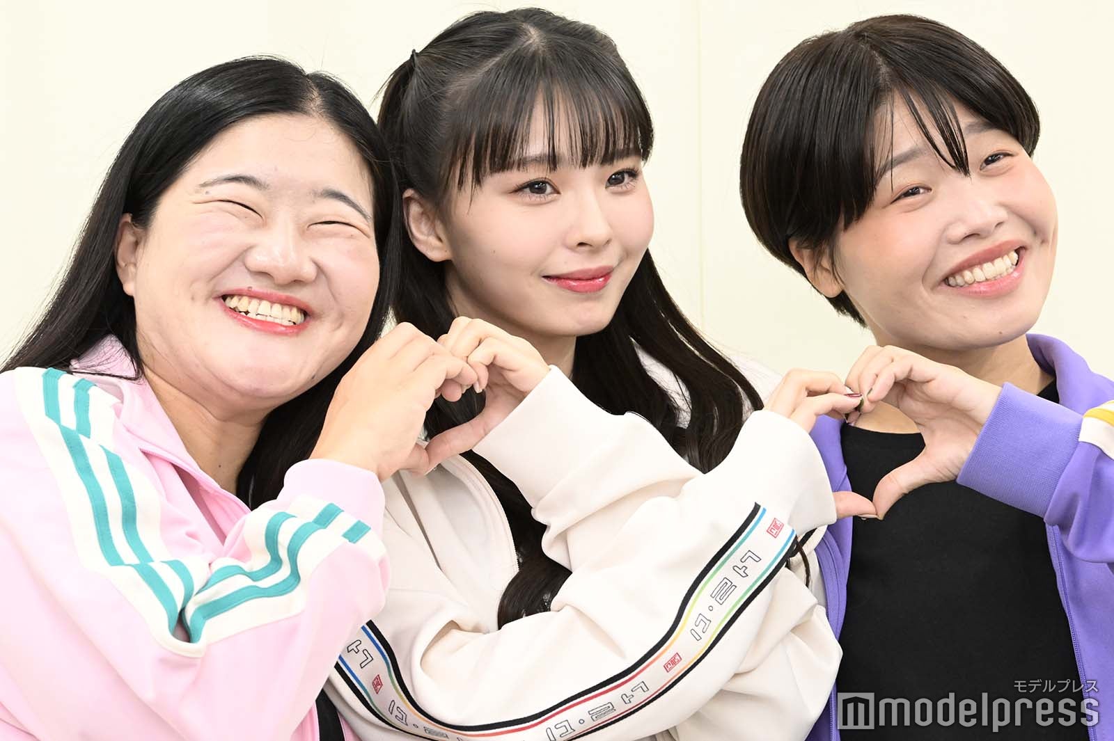 （左から）よしこ、川口ゆりな、まひる（C）モデルプレス