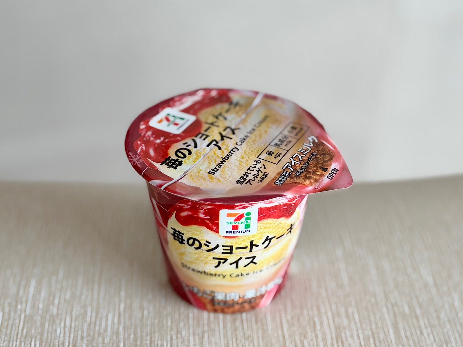 「苺のショートケーキアイス 98ml」300円（税込）