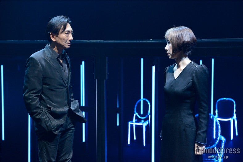 （左から）山崎一、伊藤蘭／撮影：細野晋司