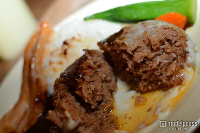肉汁溢れるハンバーグ