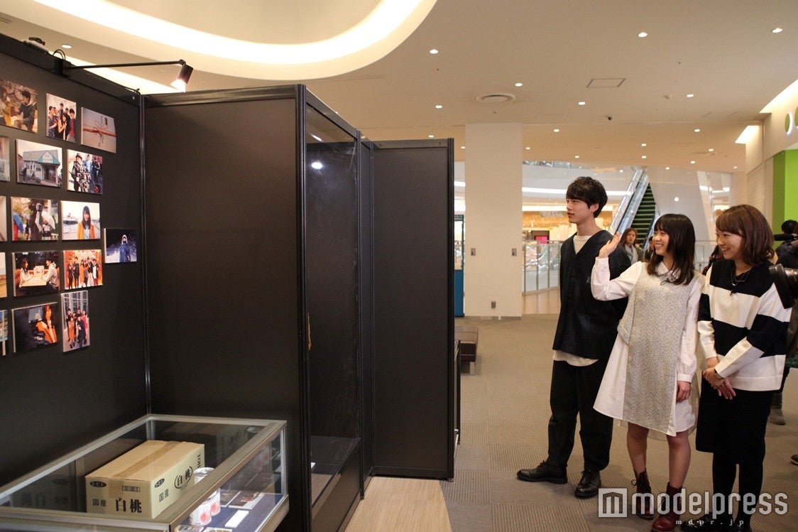 坂口健太郎、森川葵、戸部洋子アナウンサー／画像提供：フジテレビ