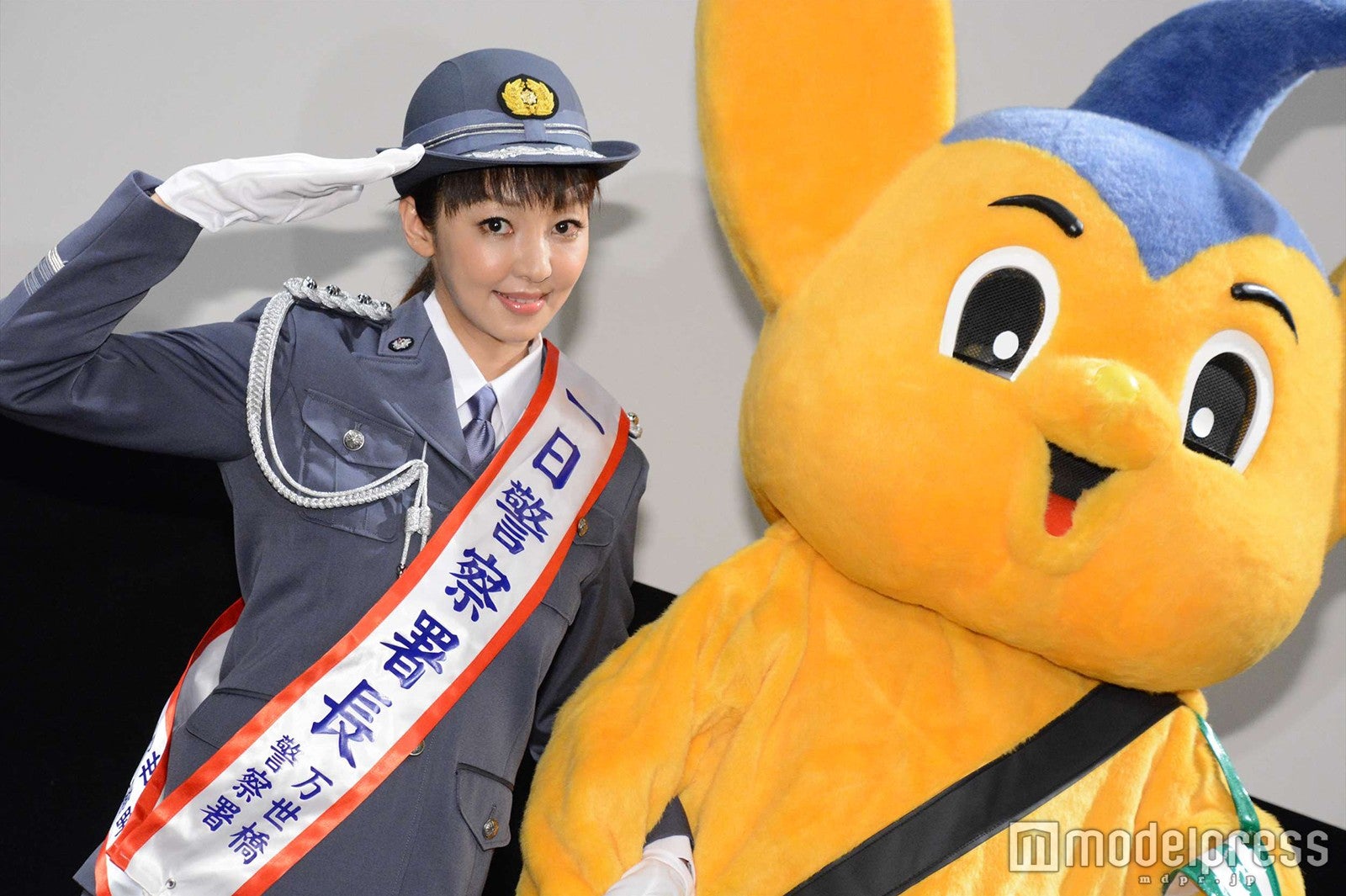 （左）神田うの（C）モデルプレス