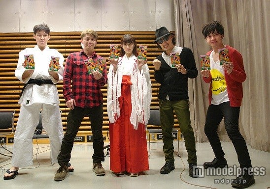 日南響子、キュートな“巫女姿”で受験生にエール