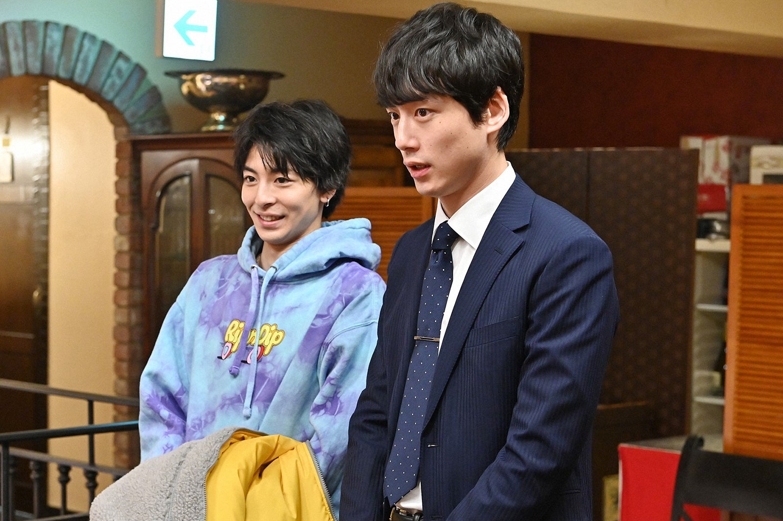 高杉真宙、坂口健太郎／「婚姻届に判を捺しただけですが」第8話より（C）TBS