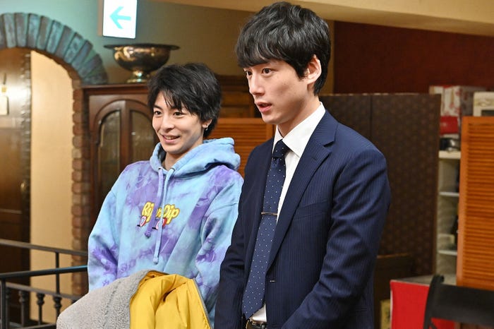 高杉真宙、坂口健太郎/「婚姻届に判を捺しただけですが」第8話より(C)TBS
