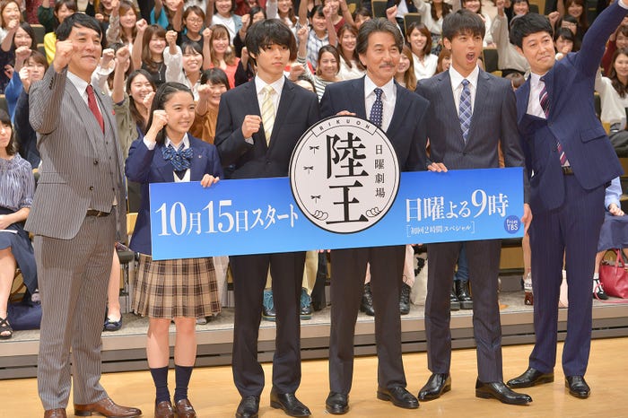 (左から)ピエール瀧、上白石萌音、山崎賢人、役所広司、竹内涼真、小籔千豊 (C)モデルプレス