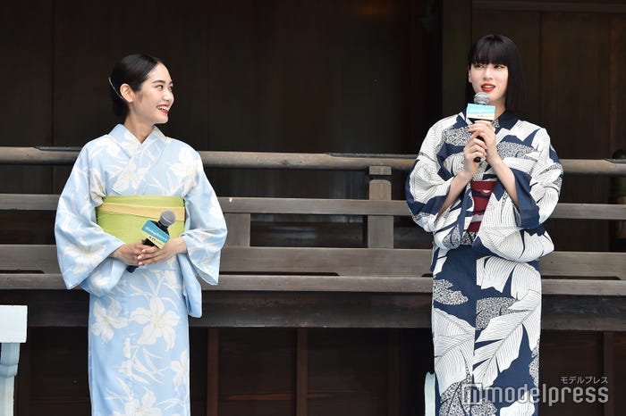 阿部純子、三吉彩花(C)モデルプレス