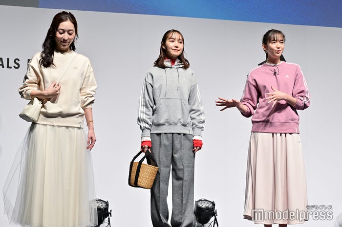 (右)佐藤栞里(C)モデルプレス