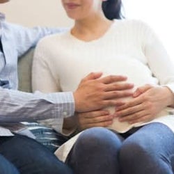 平均出産年齢は母親30.7歳、父親32.8歳… 「晩婚時代」の妊娠適齢期とリミット