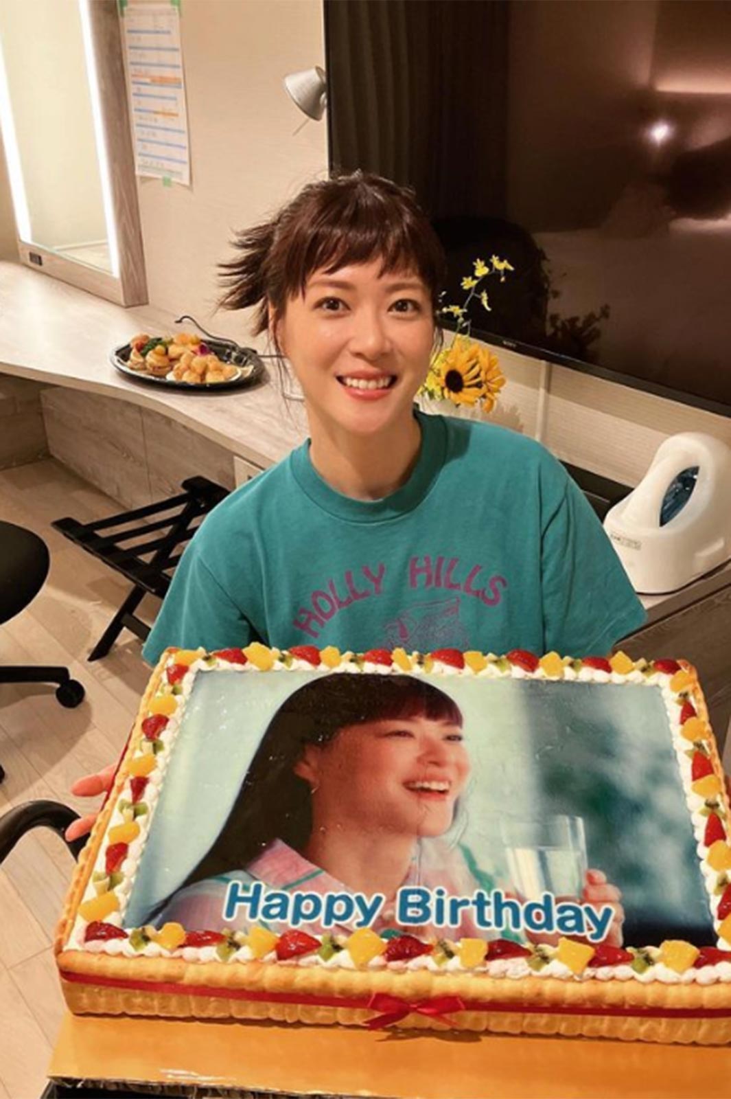 上野樹里、バースデーサプライズに感激「等身大の私の顔と同じくらいあります」