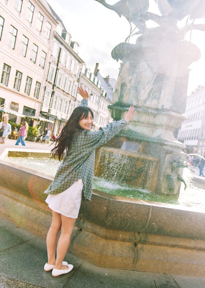 河田陽菜2nd写真集「テイクオフ」@Loppi・HMV限定版裏表紙 撮影/SAKAI DE JUN