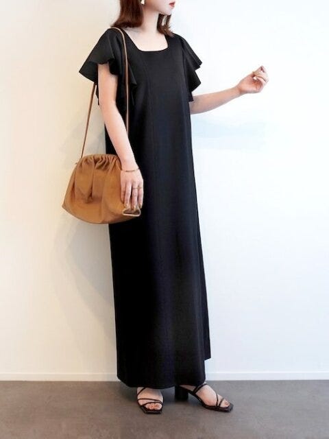 ブラック　コーデ　黒　夏