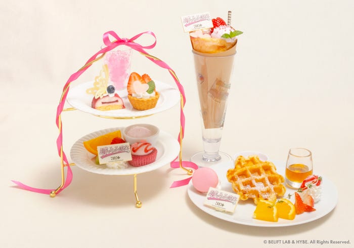 「ILLIT CAFE in SWEETS PARADISE」スペシャルメニュー(デザート)(C)BELIFT LAB & HYBE. All Rights Reserved.