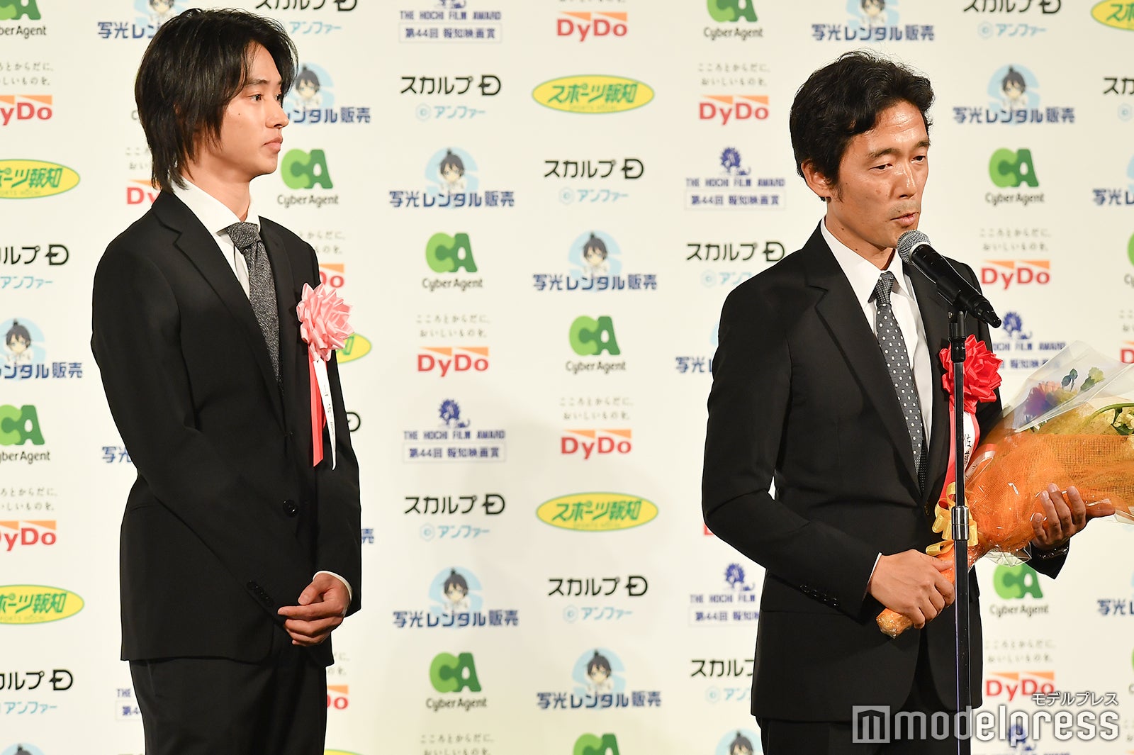 山崎賢人、佐藤信介監督 （C）モデルプレス