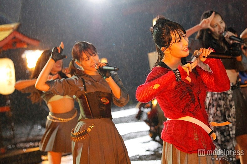 「しぇからしか！」HKT48 feat.氣志團MVのワンシーン（C）AKS