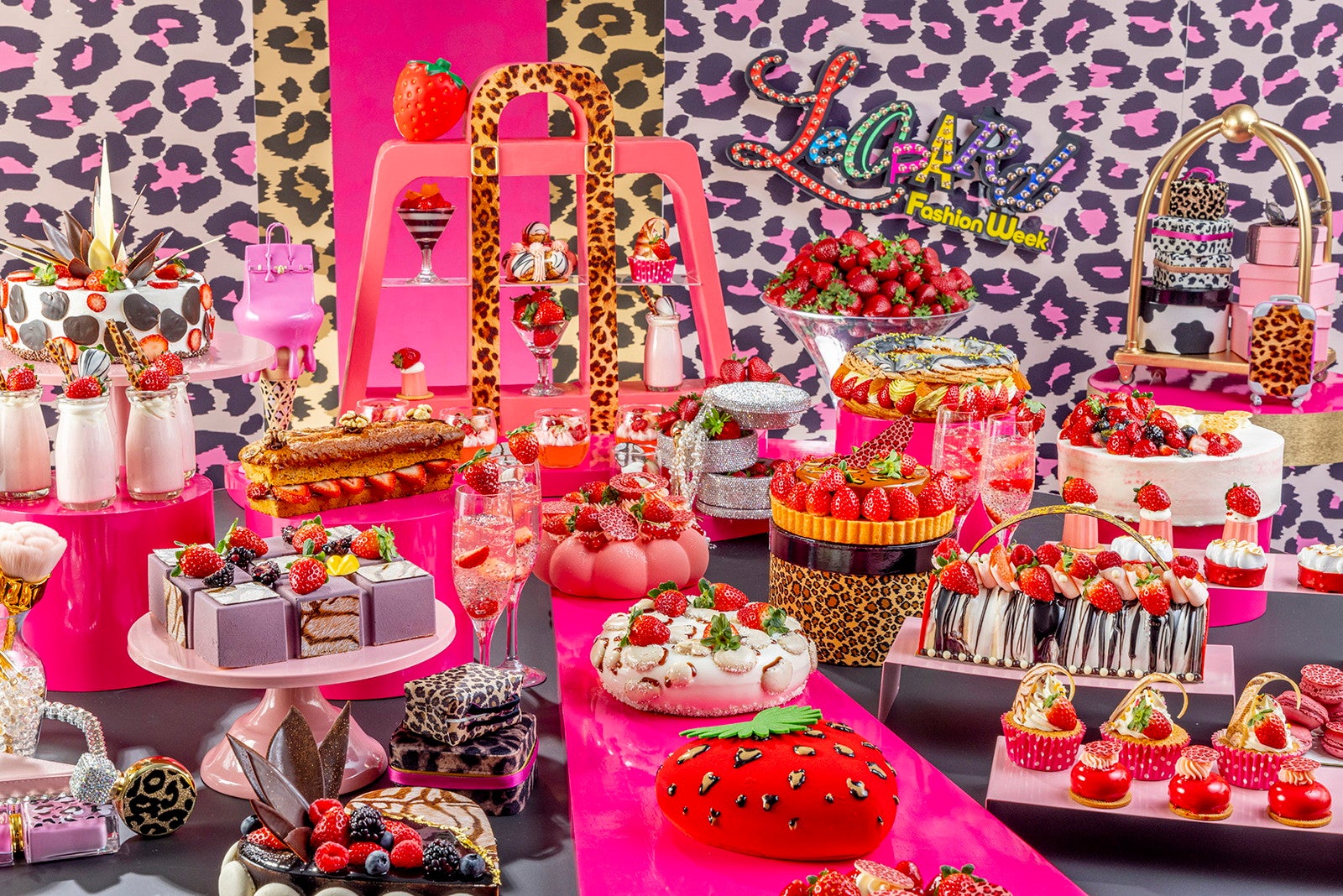 ヒルトン東京でいちごスイーツビュッフェ、アニマル柄＆ファッション要素の華やかスイーツ約20種